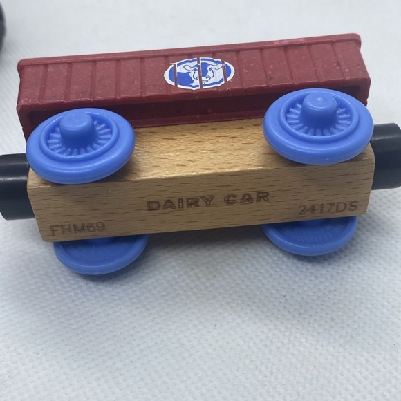 Thomas & Friends Wooden Railway Dairy Diesel And Dairy Car Train - Picture 8 of 8